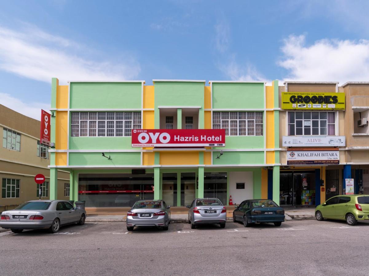 Oyo 89536 Hazris Hotel Бату Пахат Екстериор снимка