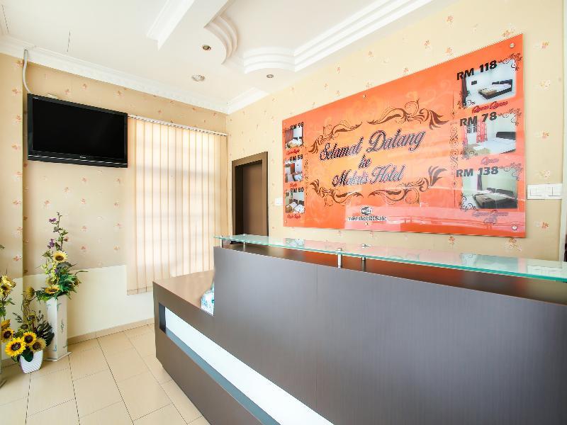 Oyo 89536 Hazris Hotel Бату Пахат Екстериор снимка